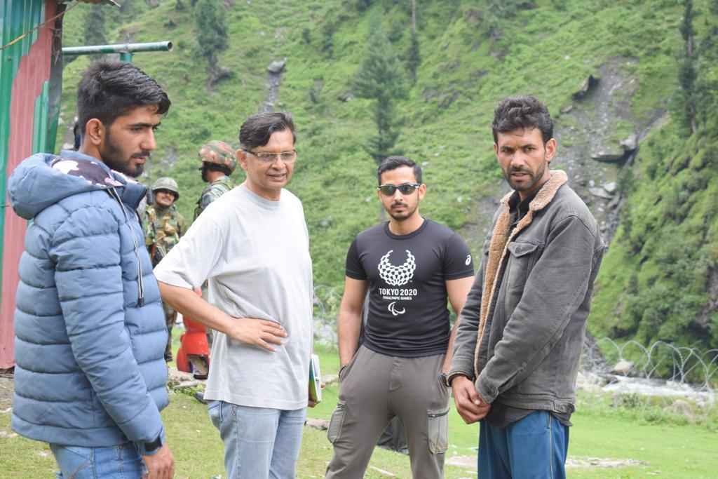 Arhan meet kashmir people