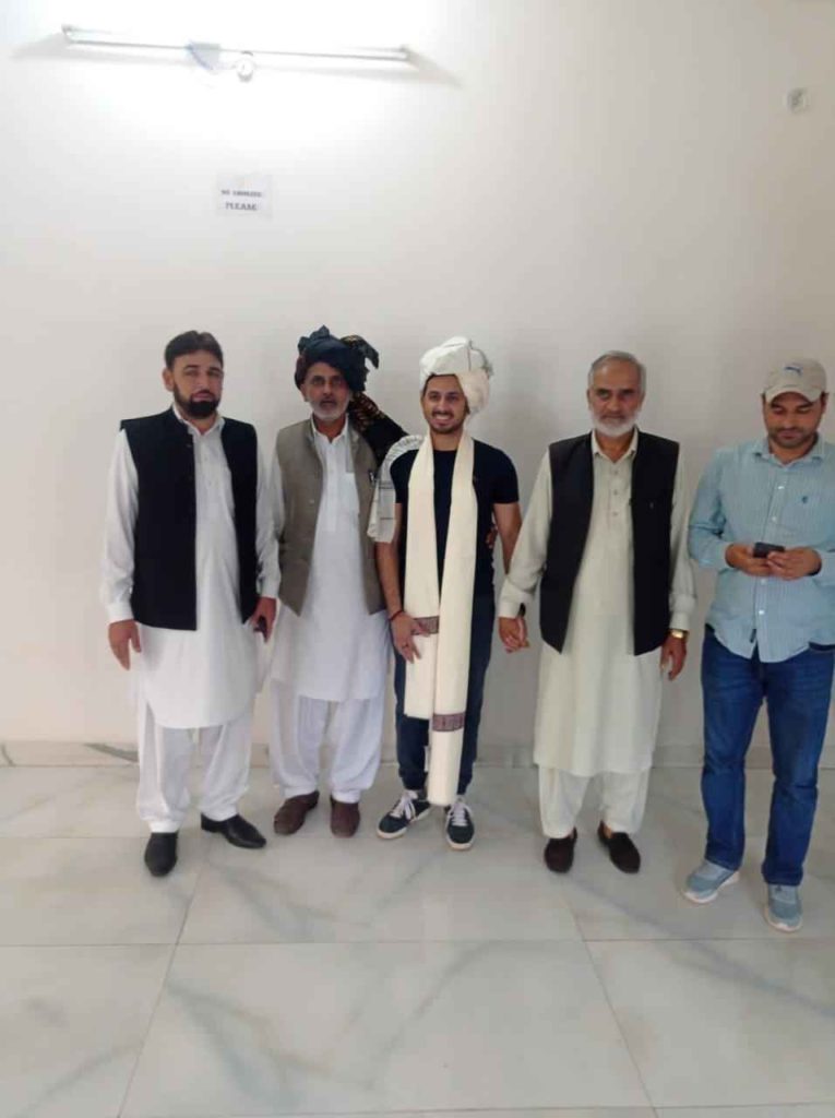 Arhan meet people