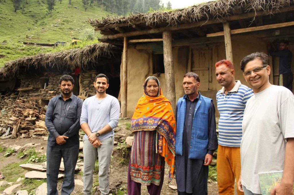 Arhan meet kashmir people